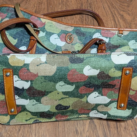 Retired Dooney & Bourke Duck Dynasty Tan Canvas with Brown Leather Logo Patch - Picture 10 of 10